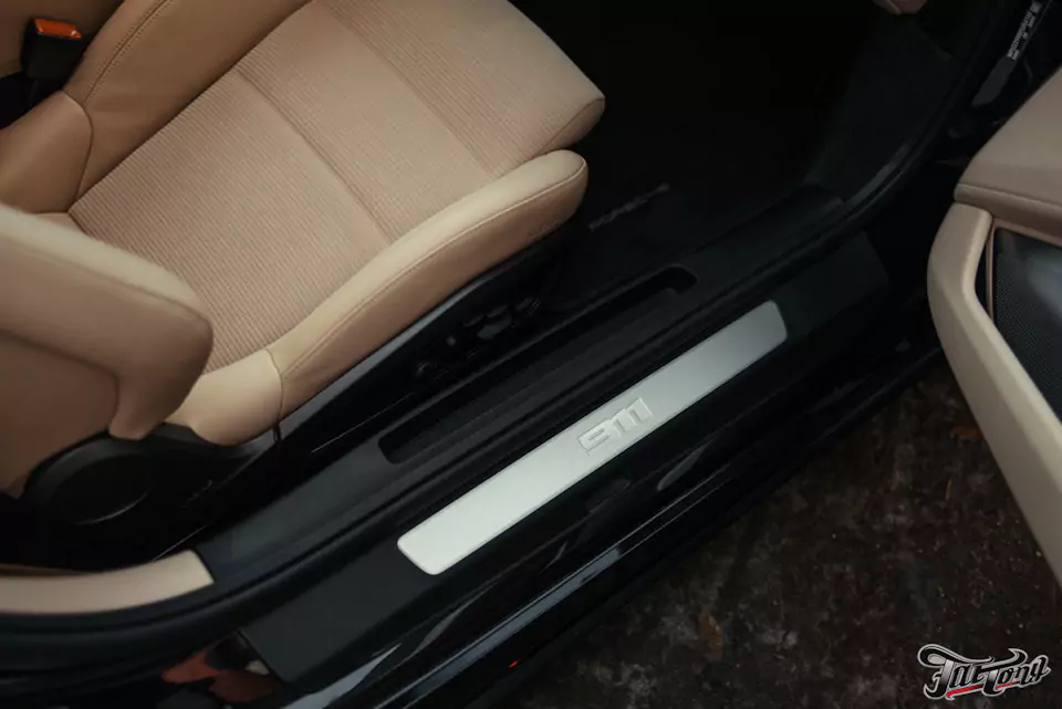 Оклеили кузов и глянец в салоне Porsche 911 полиуретаном, очистили кожу и покрыли керамикой